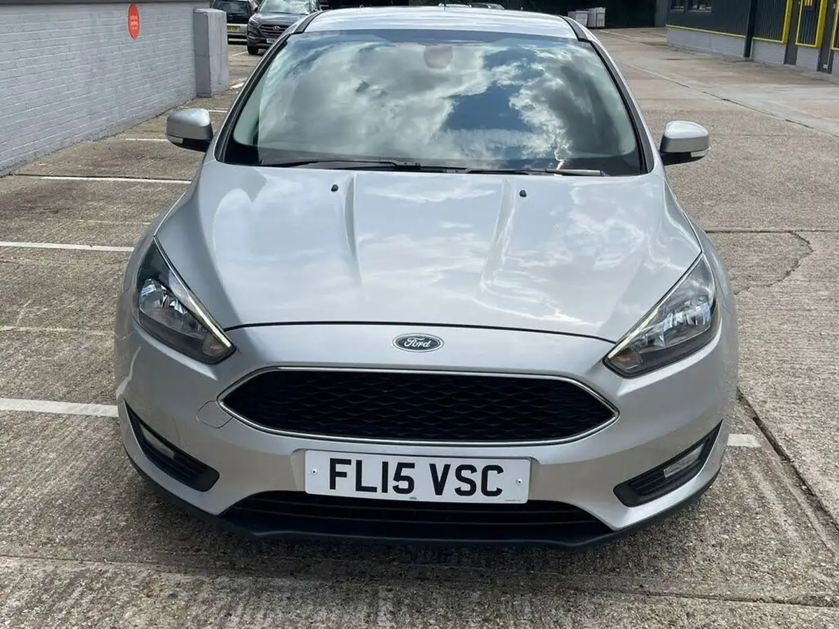 2015-ford-focus-10-zetec-t-125ps-hatchback-big-33
