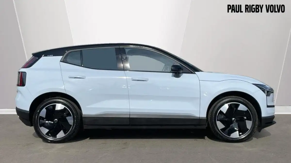 2024-volvo-ex30-e-twin-plus-big-2