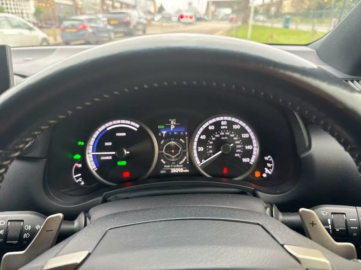 2017-lexus-nx-300h-25-f-sport-p-navipan-big-13