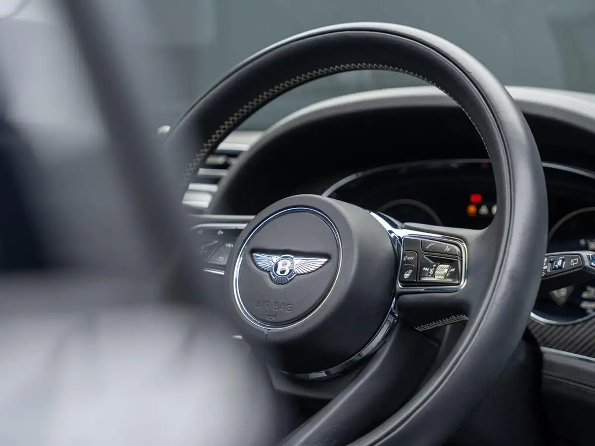 2019-bentley-bentayga-40-v8-big-45