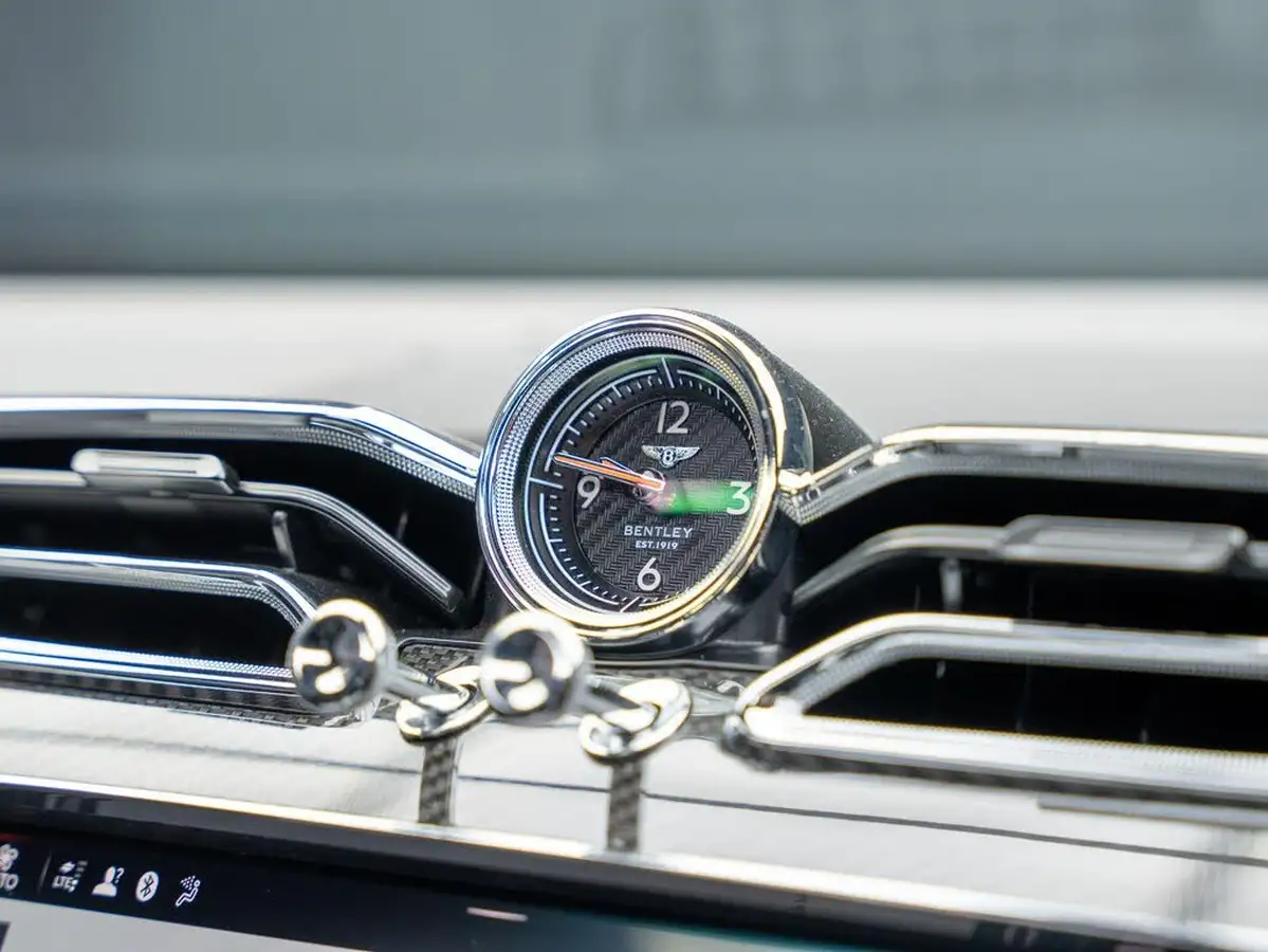 2019-bentley-bentayga-40-v8-big-21