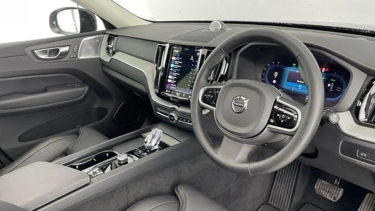 2024-volvo-xc60-20-t8-ultimate-dark-big-5