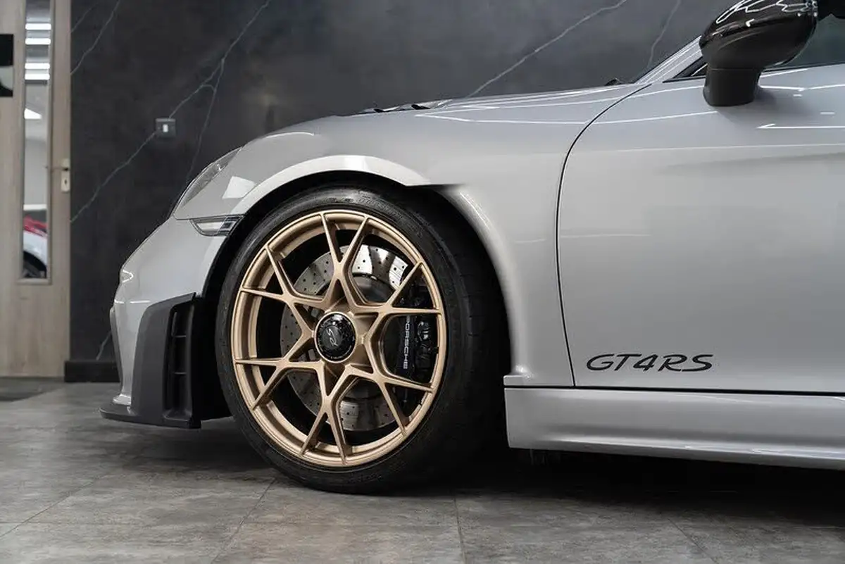 2023-porsche-cayman-718-40-cayman-gt4-rs-big-2