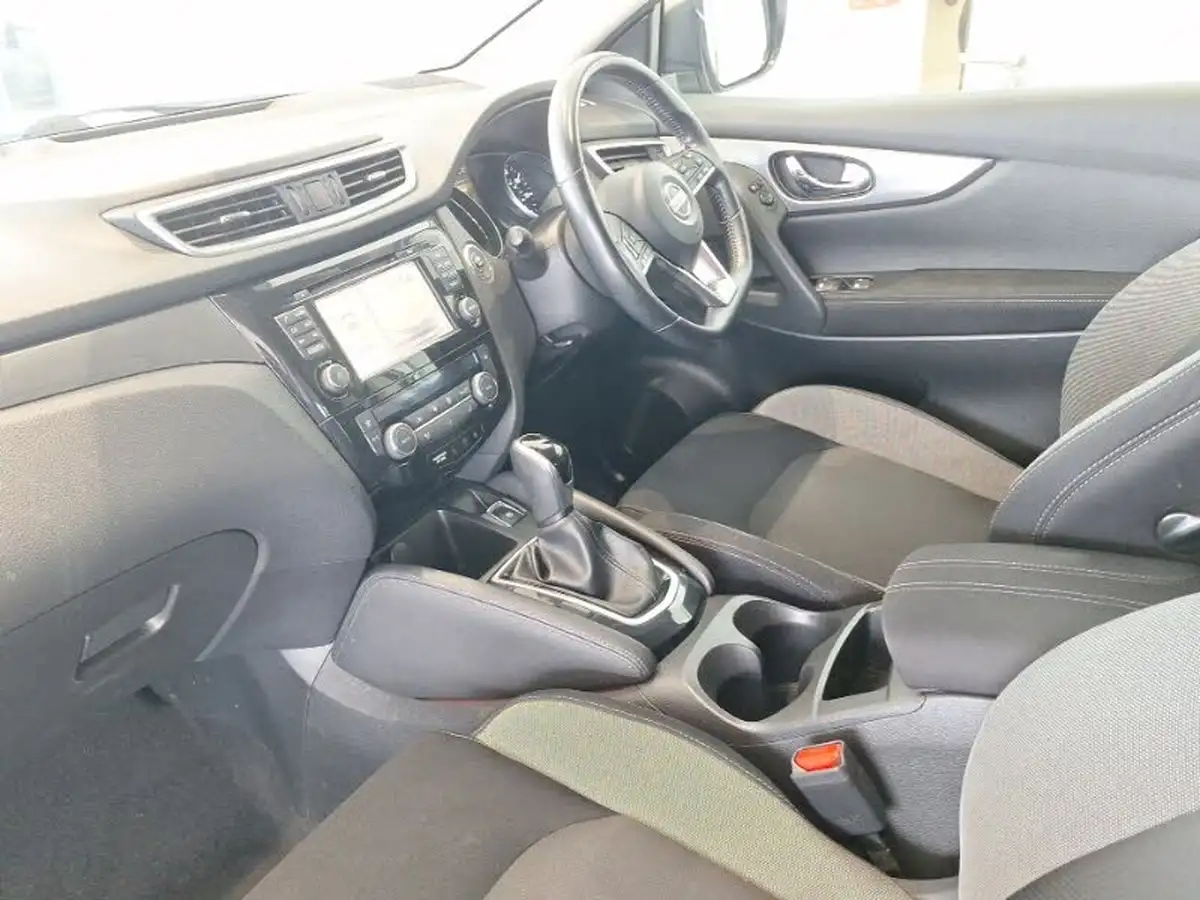 2017-nissan-qashqai-12-dig-t-n-connecta-glass-roof-pack-xtronic-cvt-big-4