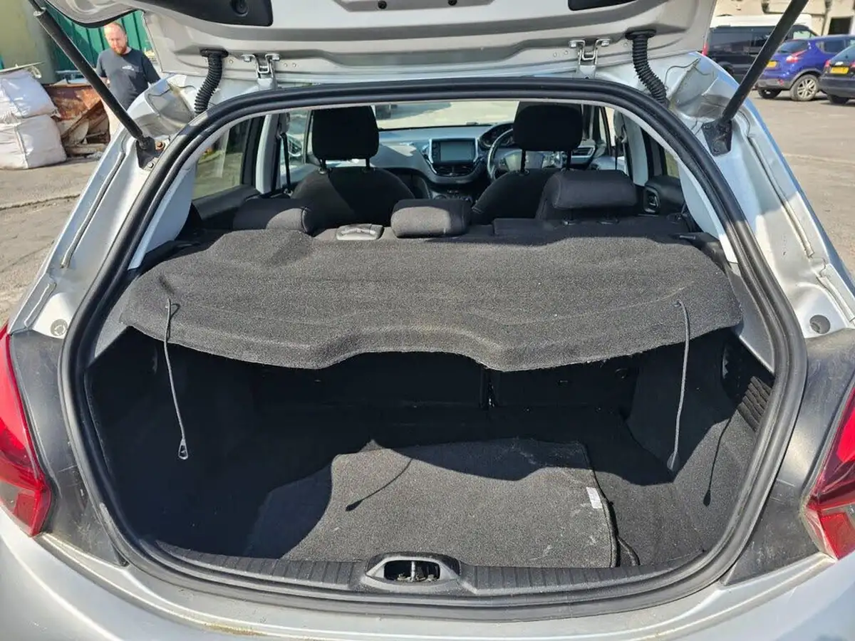 2017-peugeot-208-12-puretech-allure-premium-ss-big-9