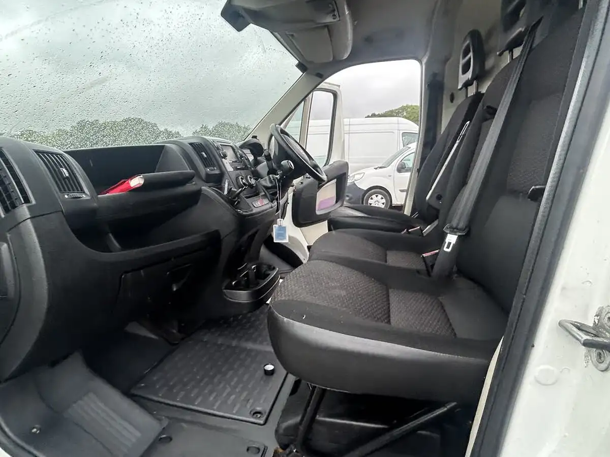 2017-citroen-relay-20bluehdi-35-l3h2-enterprise-130eu6-big-11