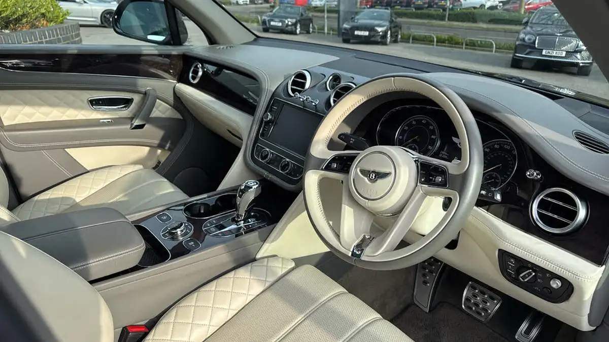 2020-bentley-bentayga-40-v8-550ps-big-13