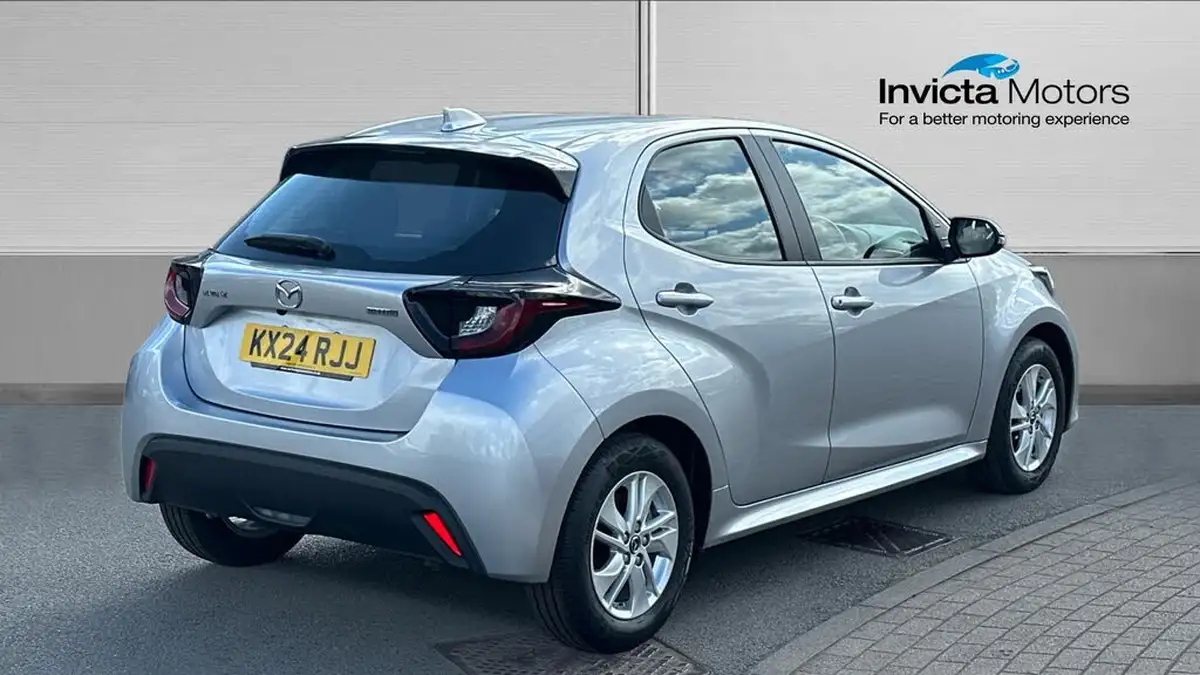2024-mazda-mazda2-15-centre-line-big-2