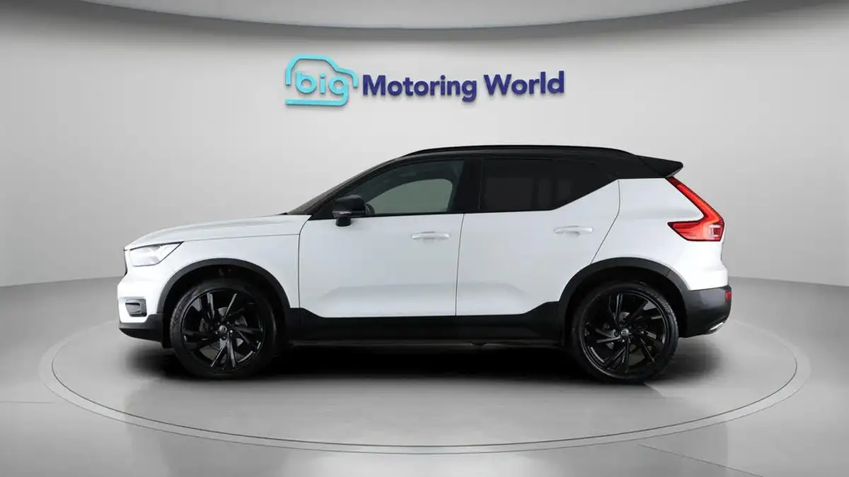 2018-volvo-xc40-15-t3-r-design-pro-big-3
