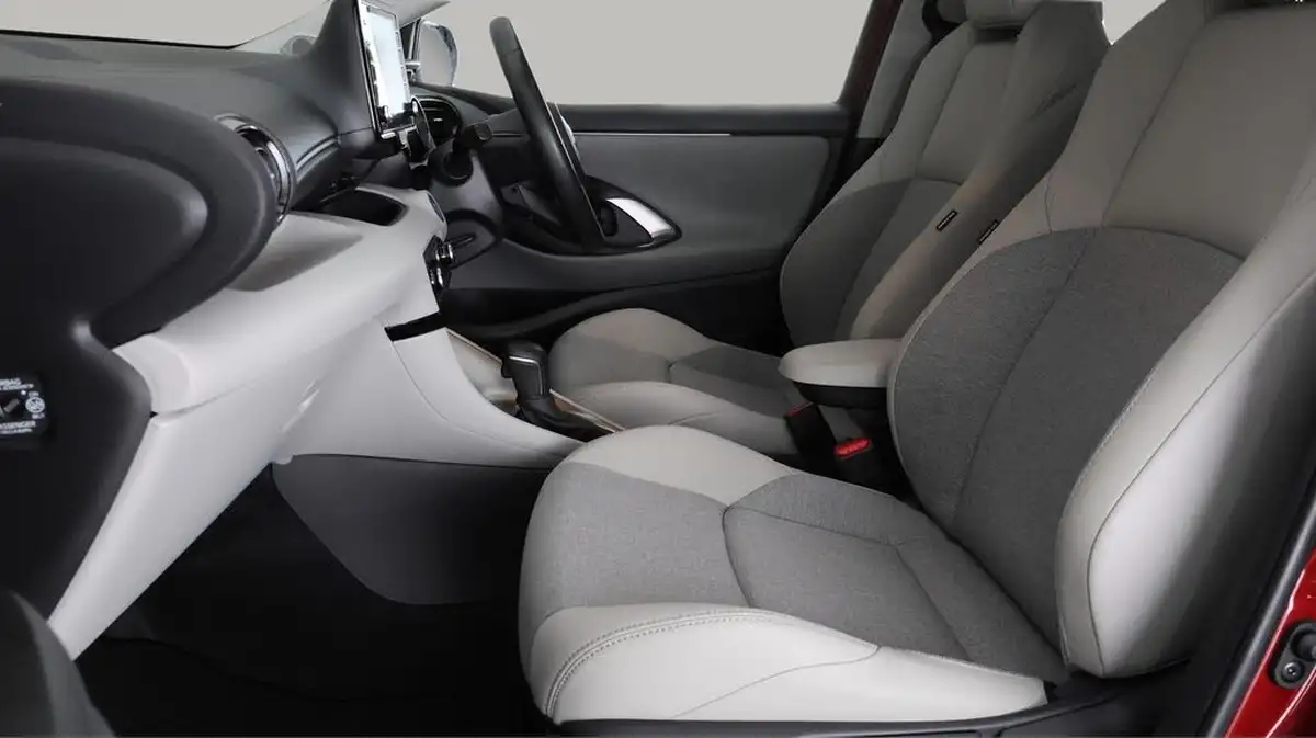 2021-toyota-yaris-15-vvt-i-excel-big-13
