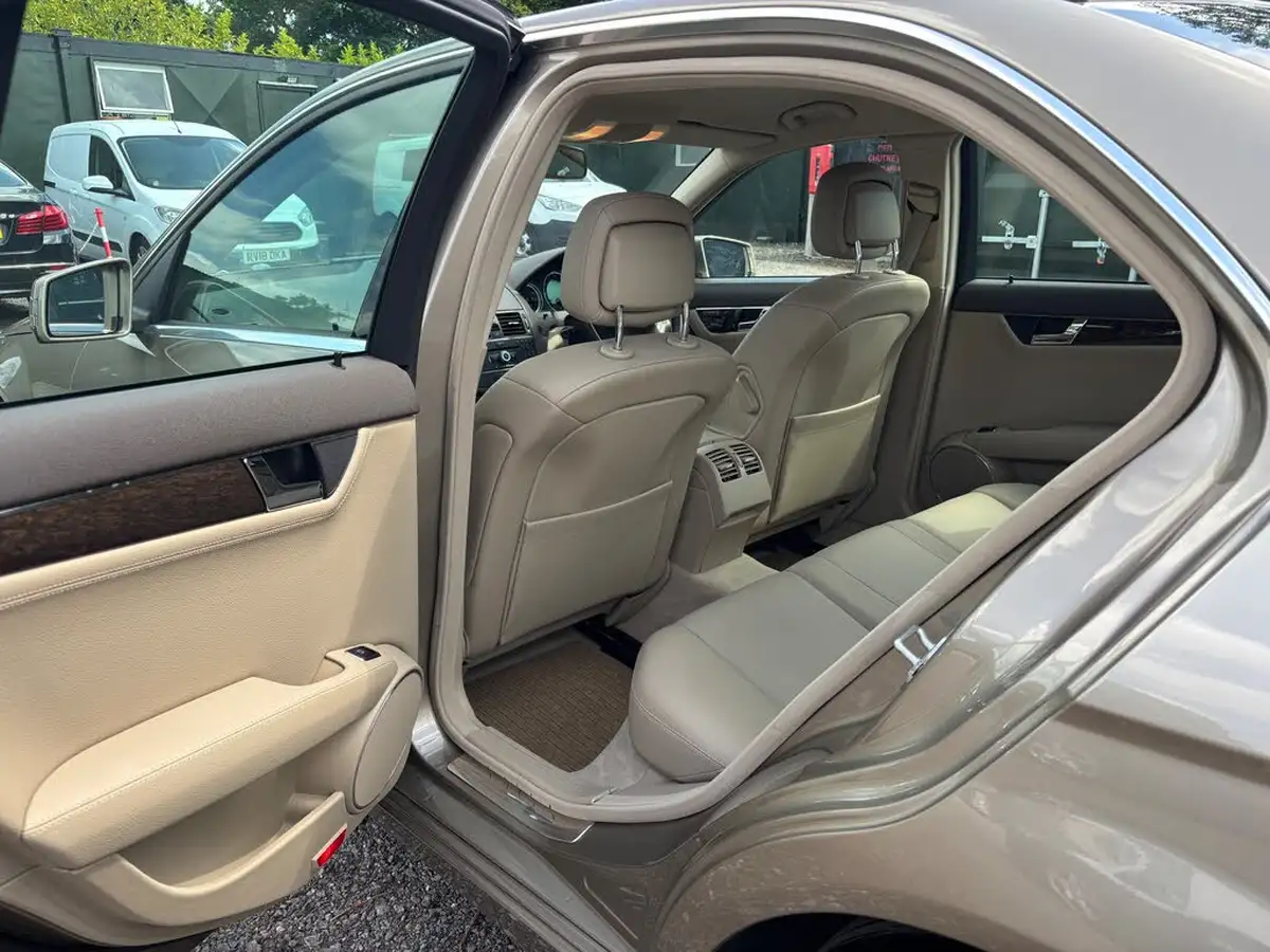 2008-mercedes-benz-c-class-35-c350-elegance-saloon-4d-big-12