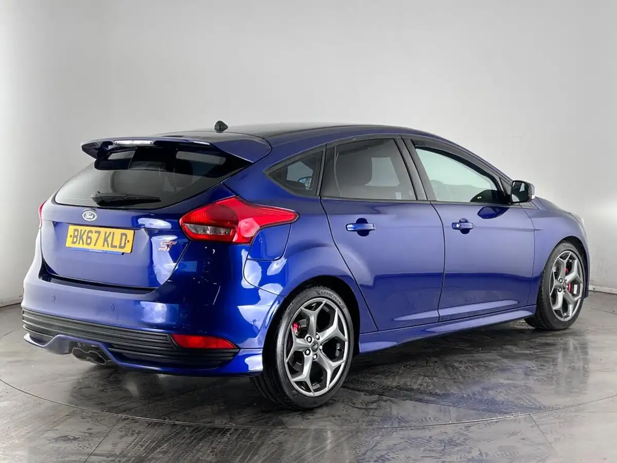 2017-ford-focus-20t-st3-hatchback-big-4
