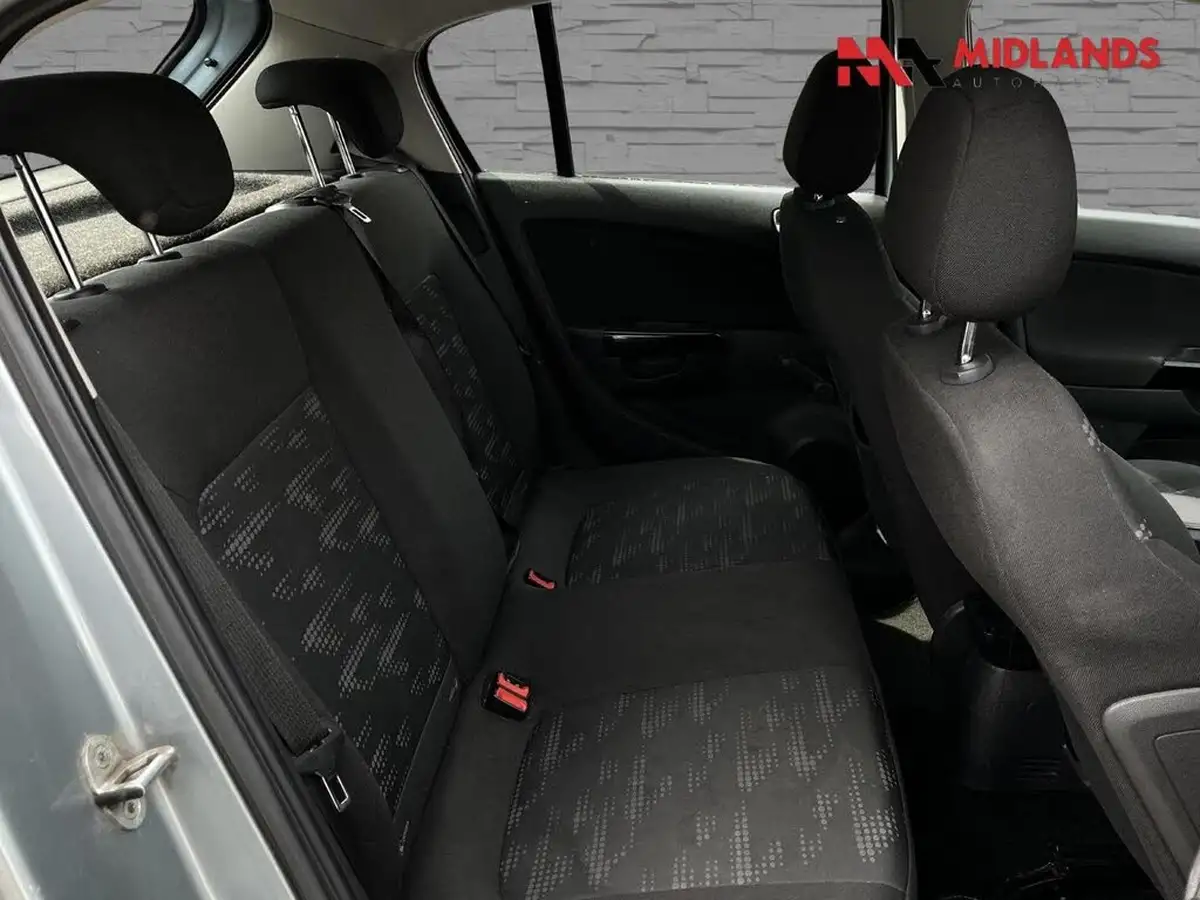 2011-vauxhall-corsa-12-exclusiv-16v-85ps-5d-big-10