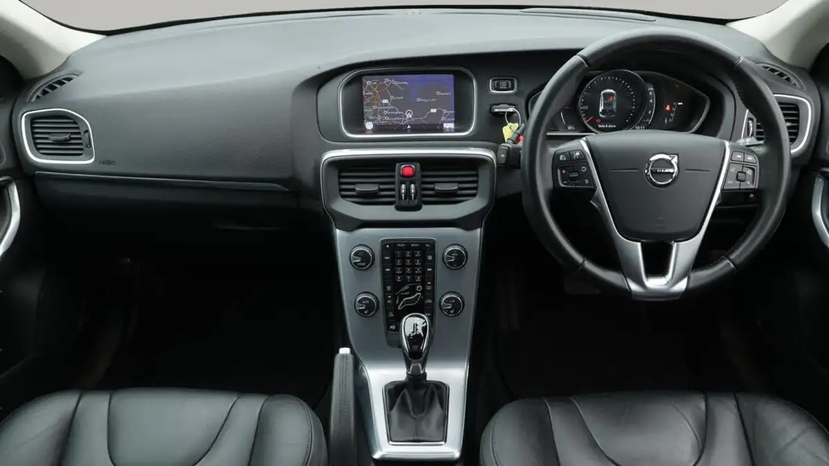 2019-volvo-v40-15-t3-inscription-big-13