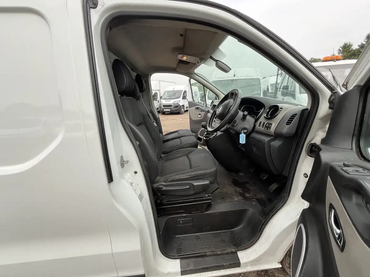 2018-renault-trafic-16dci-sl27-125-sport-nav-energy-125-e6-panel-van-big-2