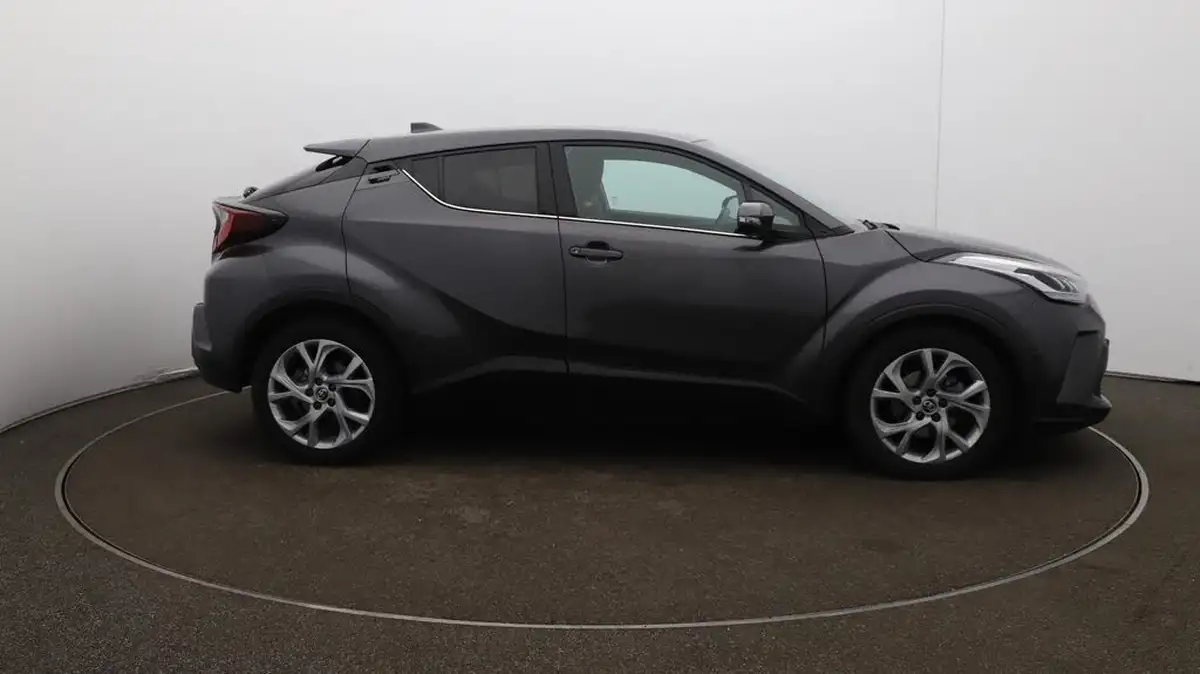 2022-toyota-c-hr-18-vvt-i-design-big-47
