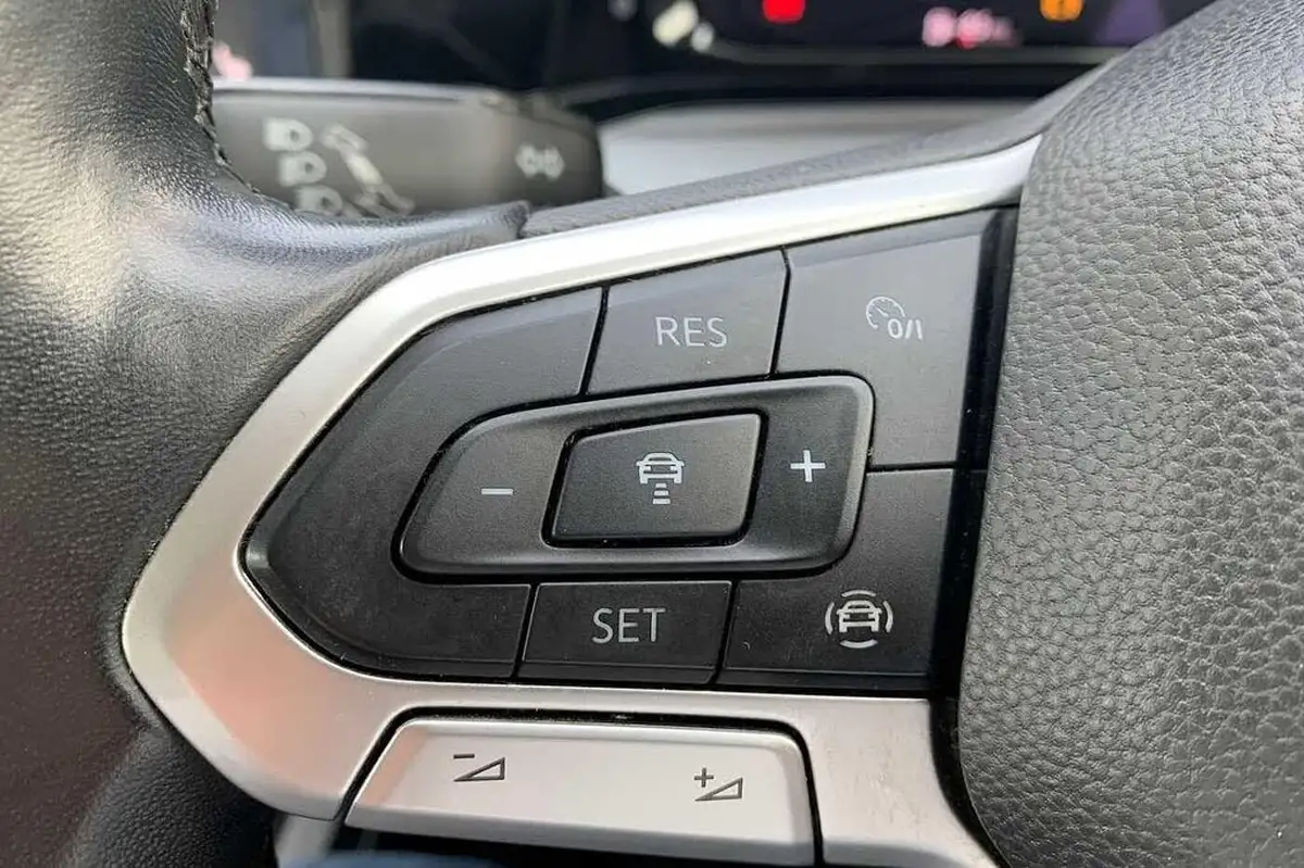 2022-volkswagen-golf-15-tsi-active-150ps-big-13