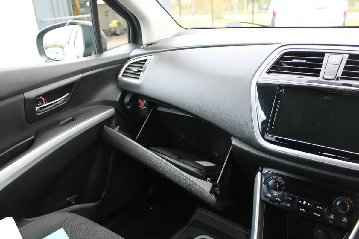 2016-suzuki-s-cross-10-boosterjet-sz-t-110ps-big-38
