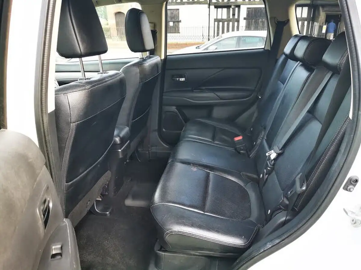 2014-mitsubishi-outlander-20-gx4hs-big-20