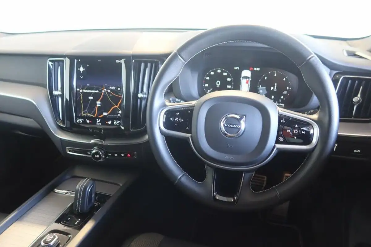 2021-volvo-xc60-20td-b4-r-design-big-4