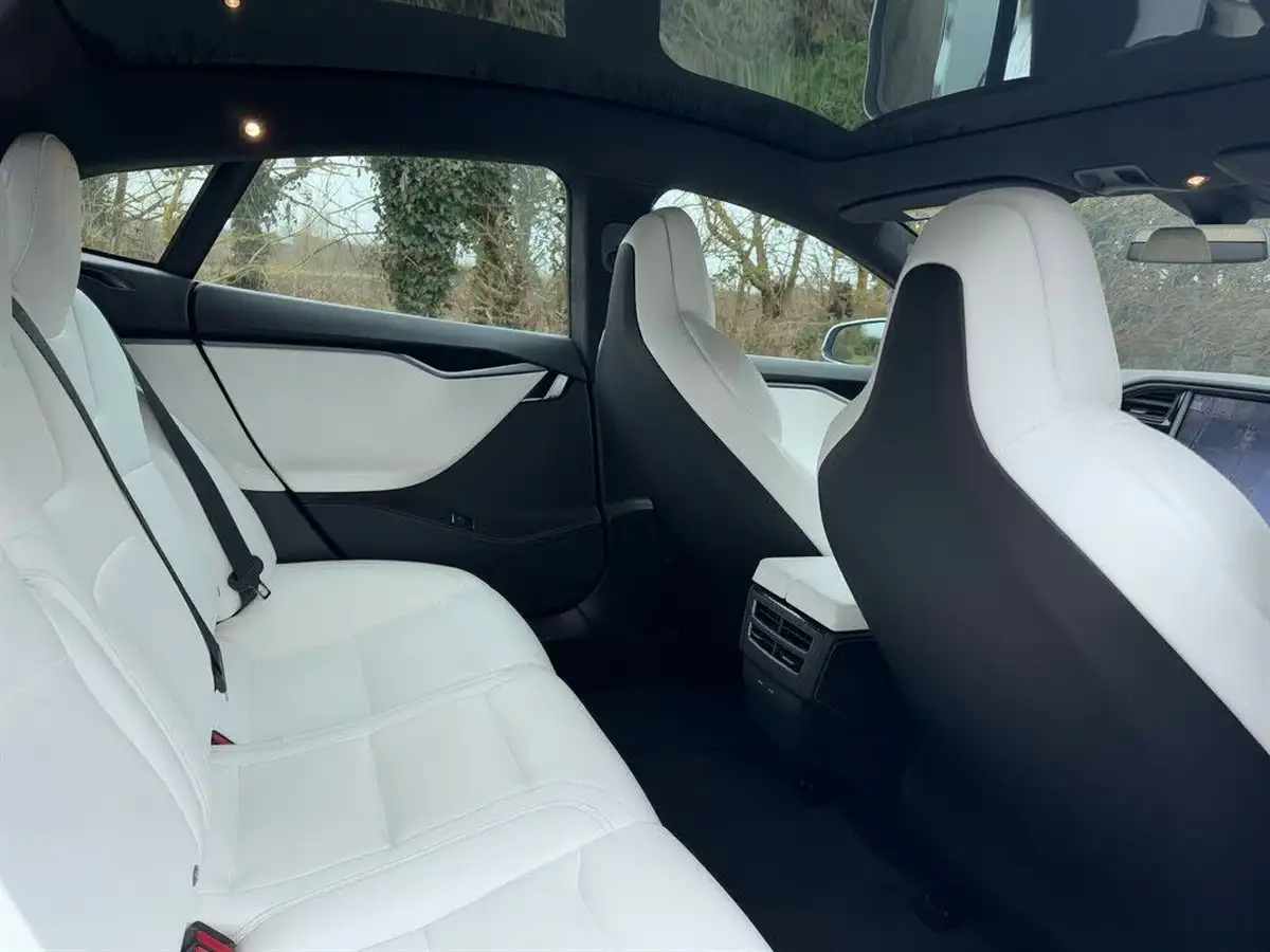 2019-tesla-model-s-e-long-range-big-15