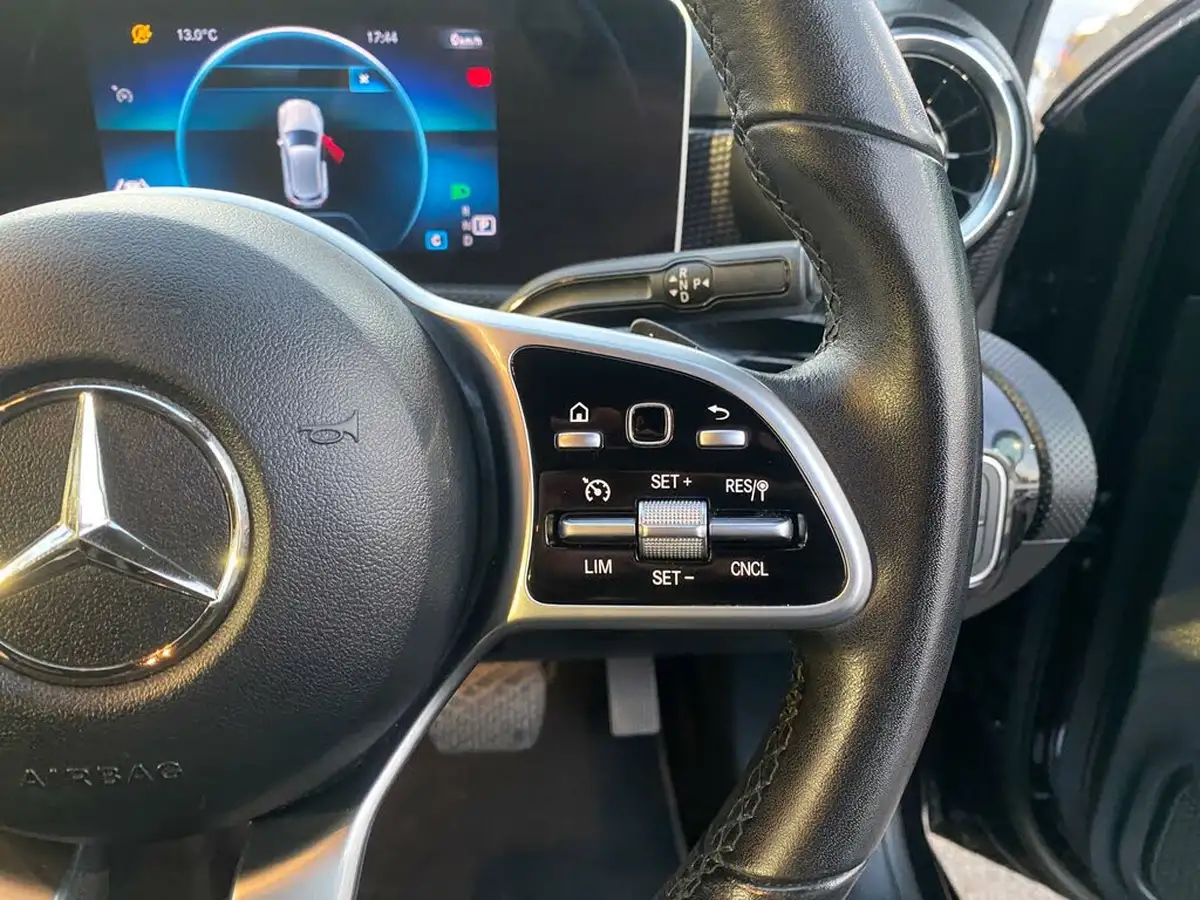 2018-mercedes-benz-a-class-13-a180-sport-executivess-7g-dct-big-27