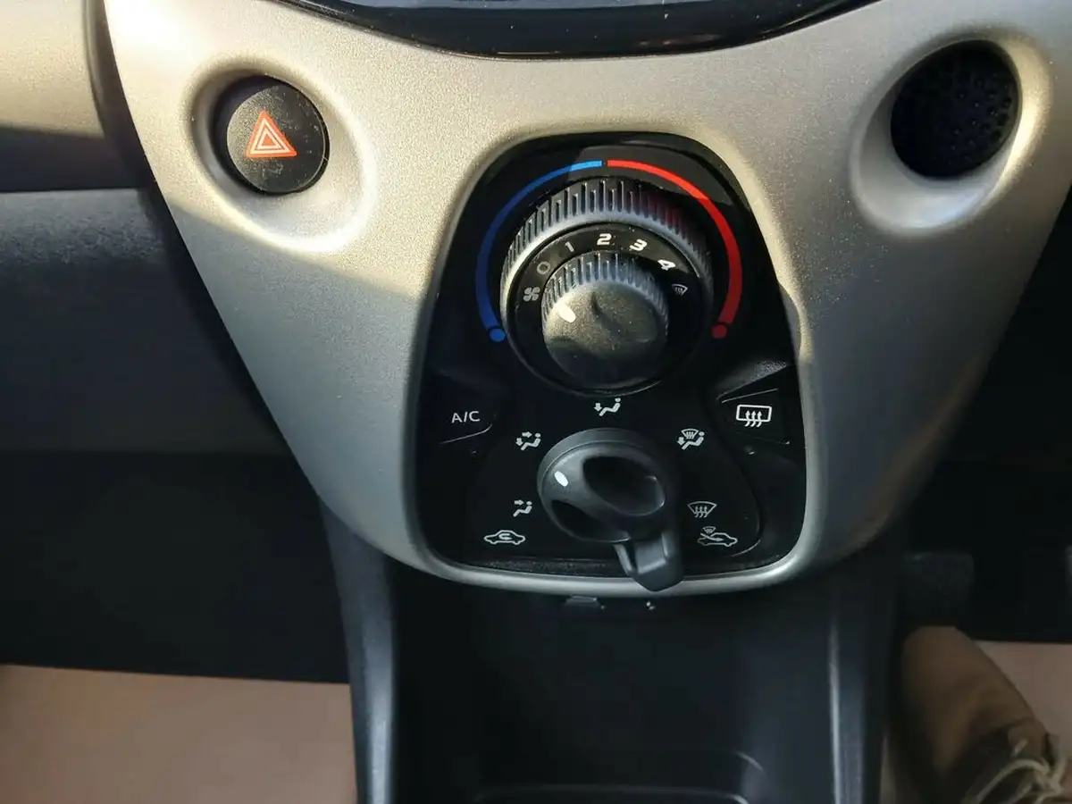 2016-citroen-c1-12-puretech-feel-82ps-5d-big-22