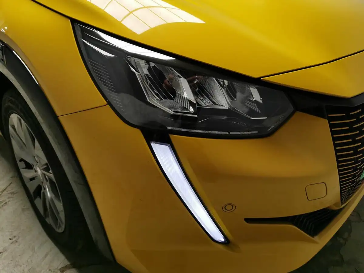 2020-peugeot-208-e-allure-big-16