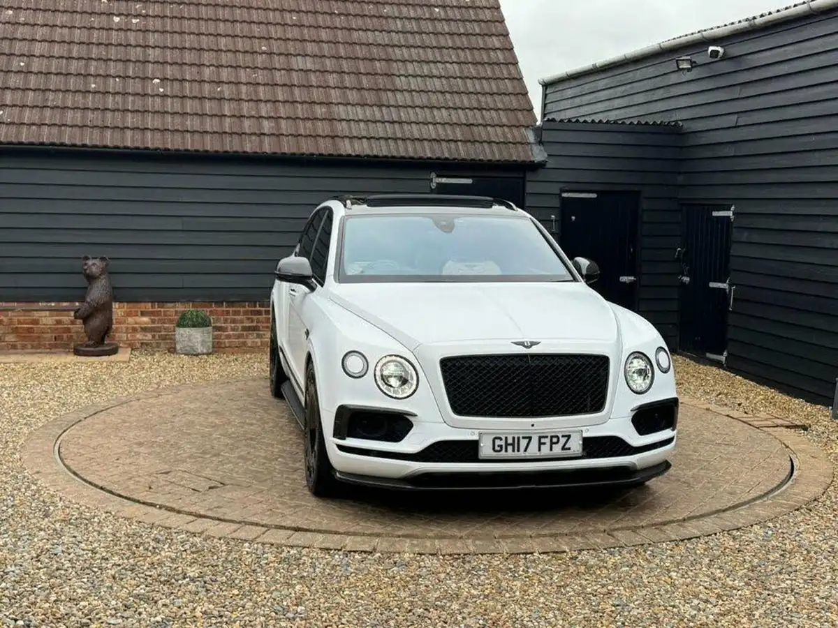 2017-bentley-bentayga-60-w12-big-3