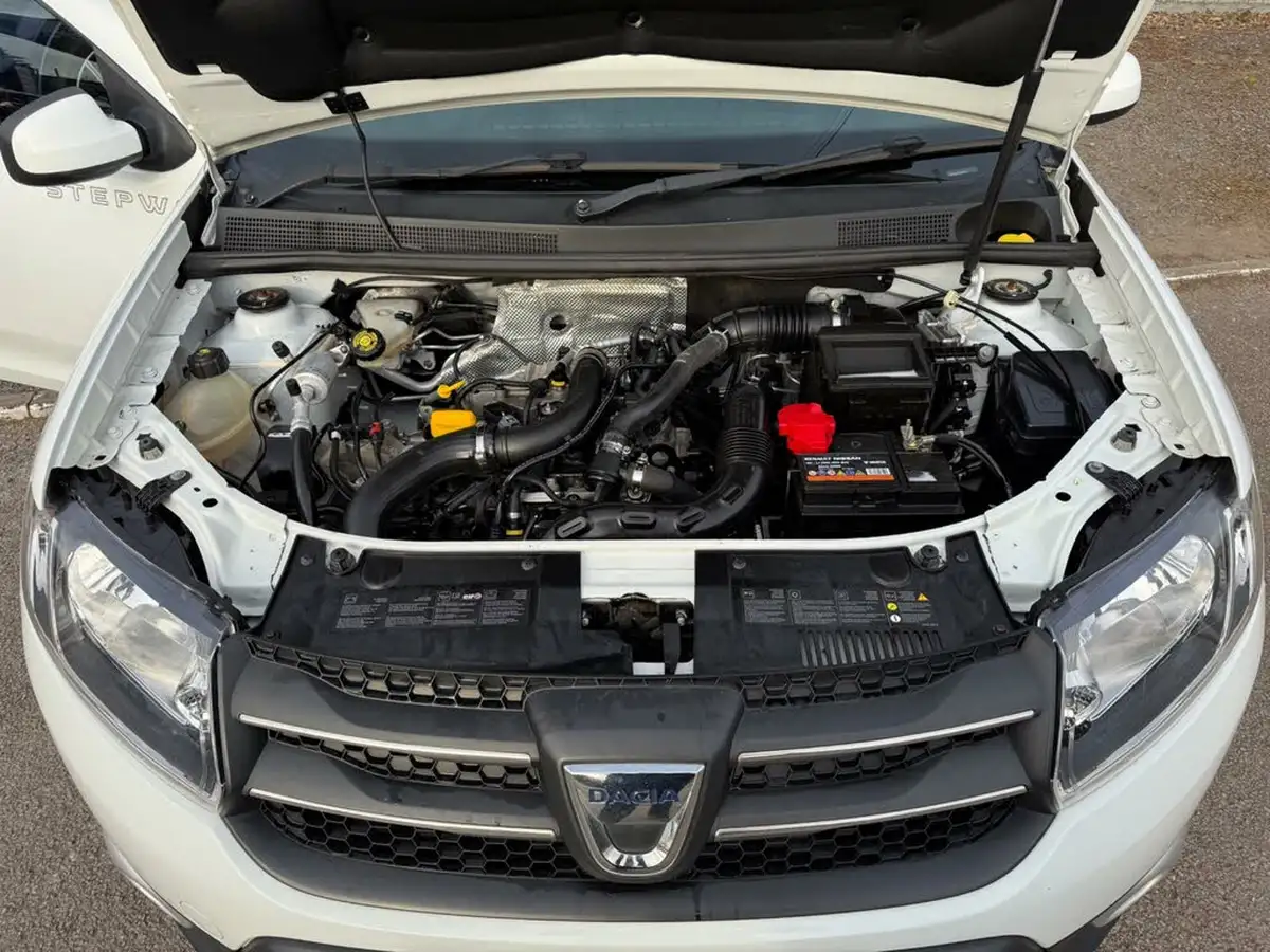 2015-dacia-sandero-stepway-09-laureate-big-11