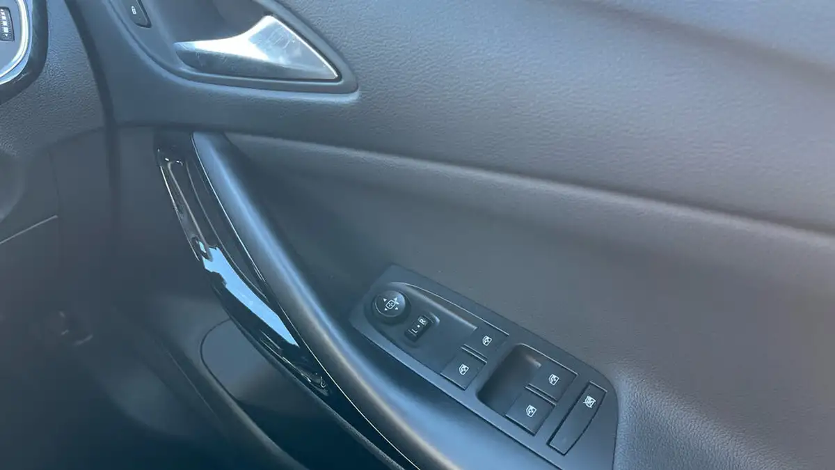 2020-vauxhall-astra-12-turbo-elite-nav-big-21