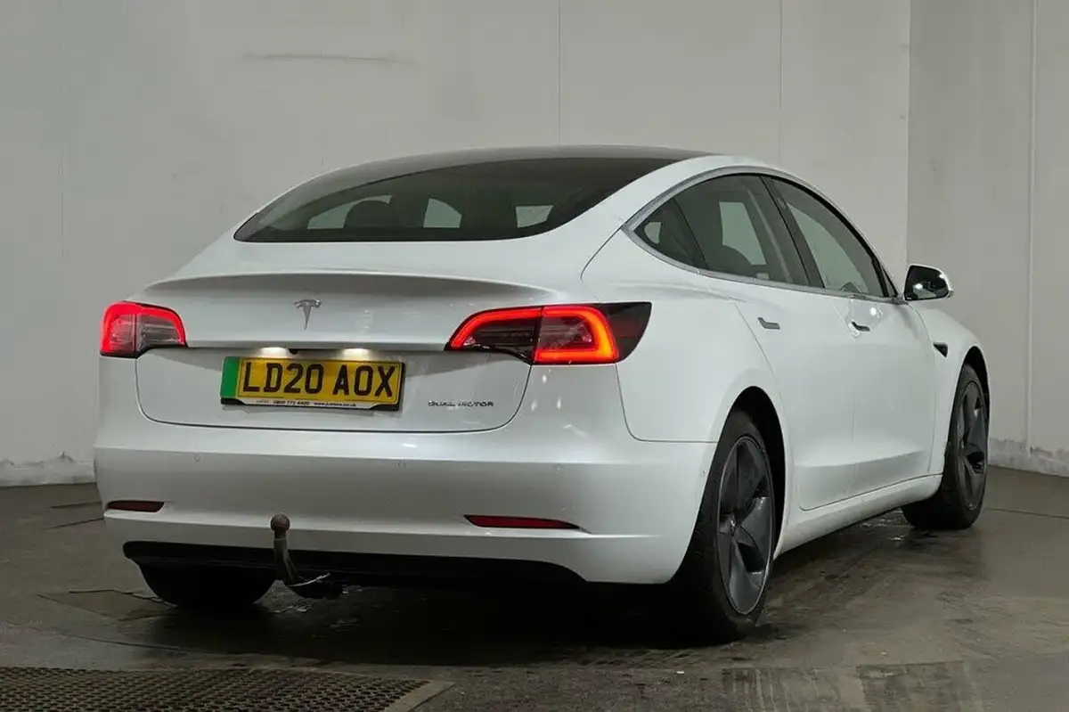 2020-tesla-model-3-e-long-range-big-22