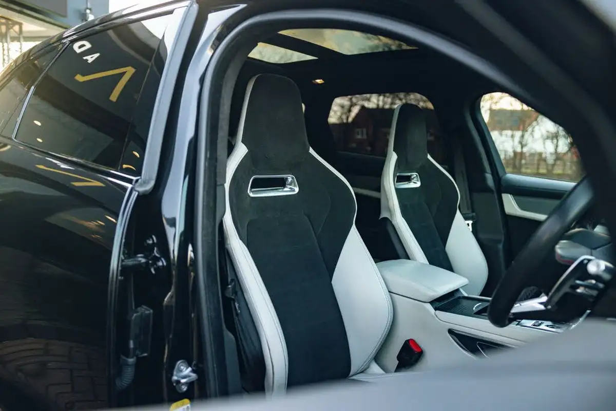 2021-jaguar-f-pace-50-v8-svr-big-3