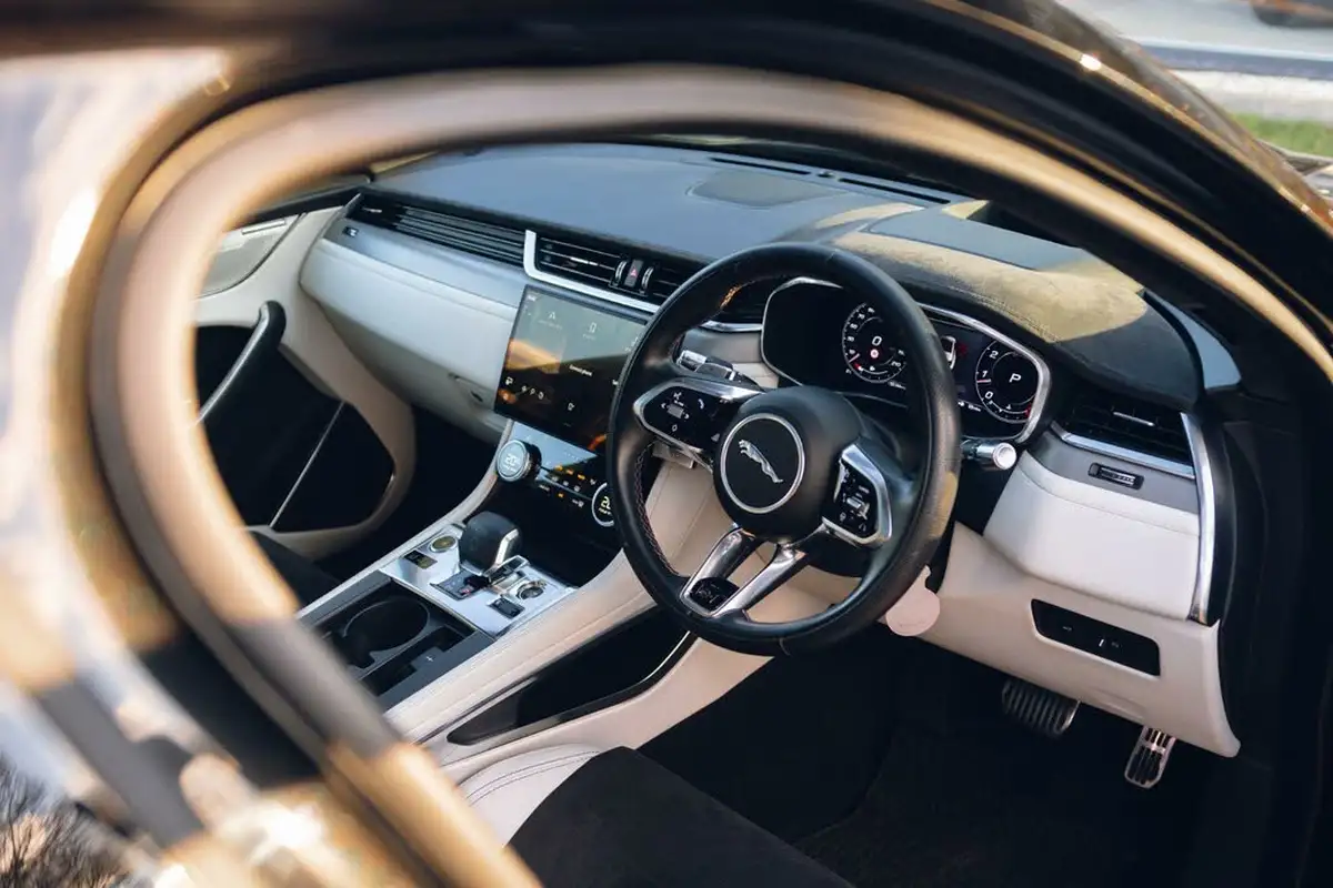 2021-jaguar-f-pace-50-v8-svr-big-27