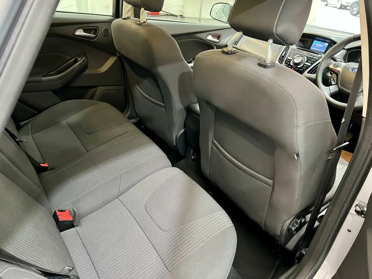 2013-ford-focus-16td-titanium-hatchback-big-38
