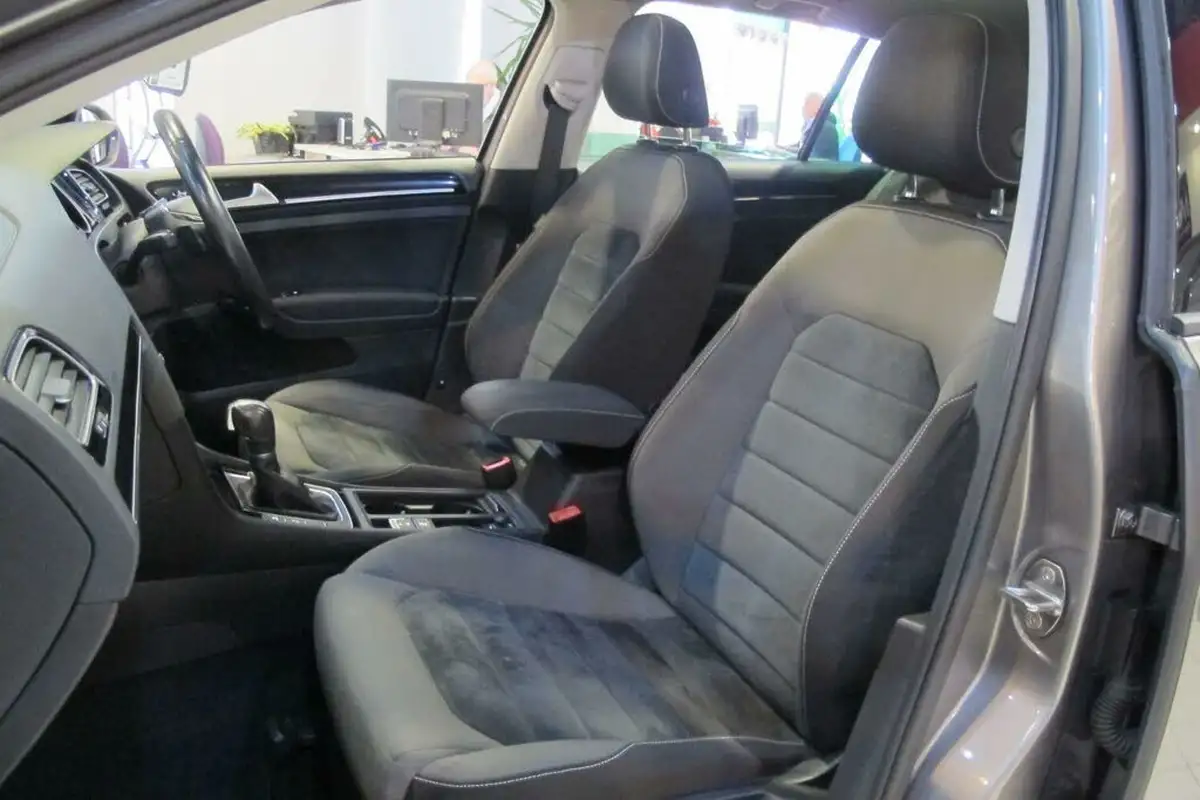 2016-volkswagen-golf-20tdi-gt-edition-5d-dsg-big-41