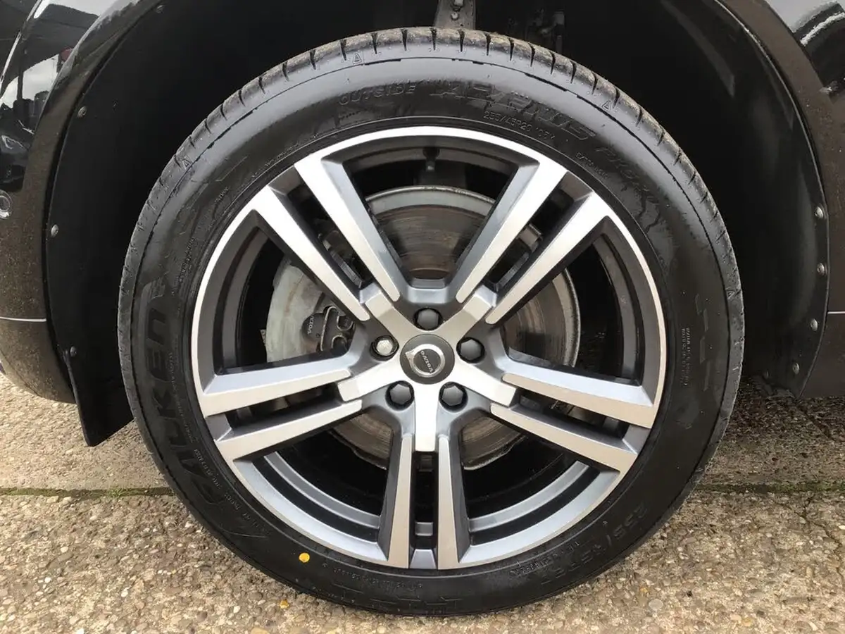 2018-volvo-xc60-20-t8-inscription-pro-390bhp-twin-engine-big-14