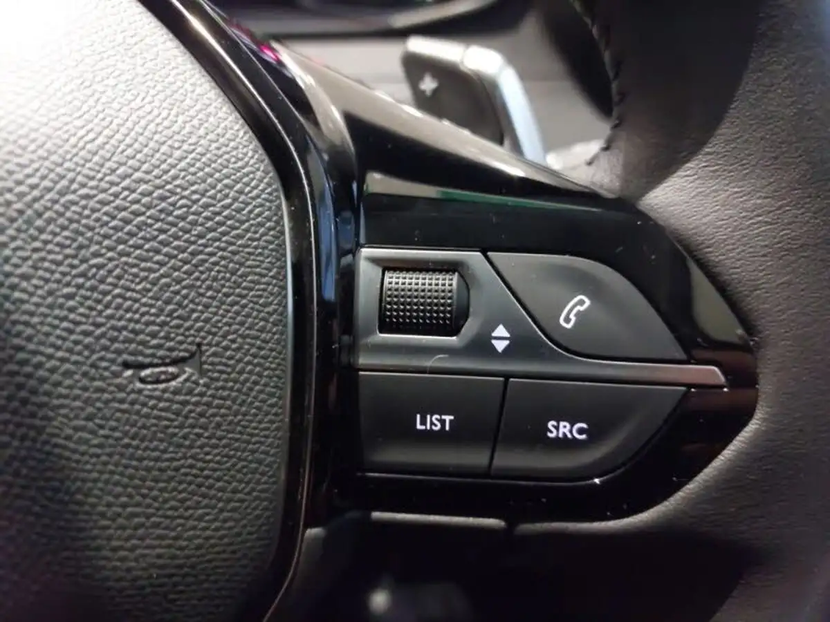 2023-peugeot-208-12-puretech-active-premium-100ps-eat8-big-13
