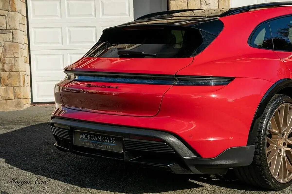 2021-porsche-taycan-e-turbo-s-cross-turismo-awd-big-12