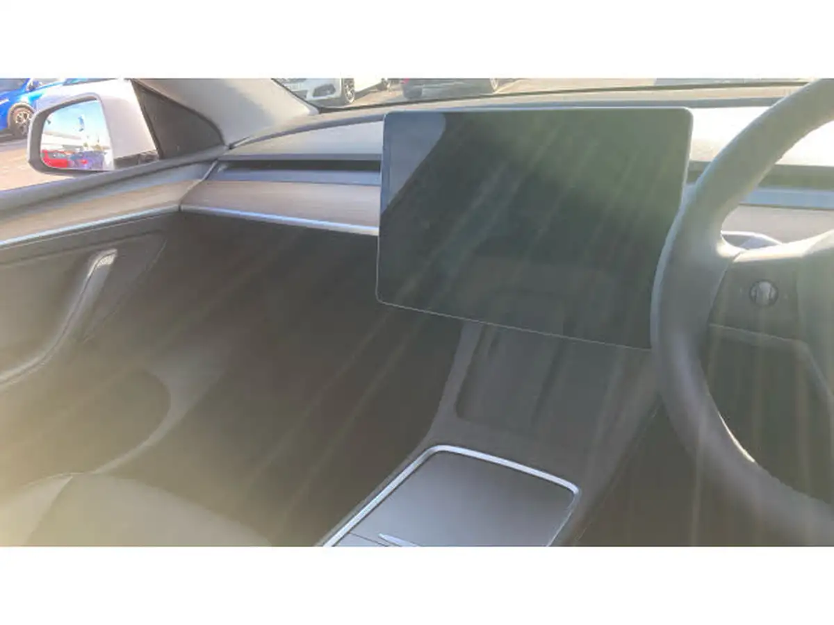 2022-tesla-model-y-e-rwd-big-13