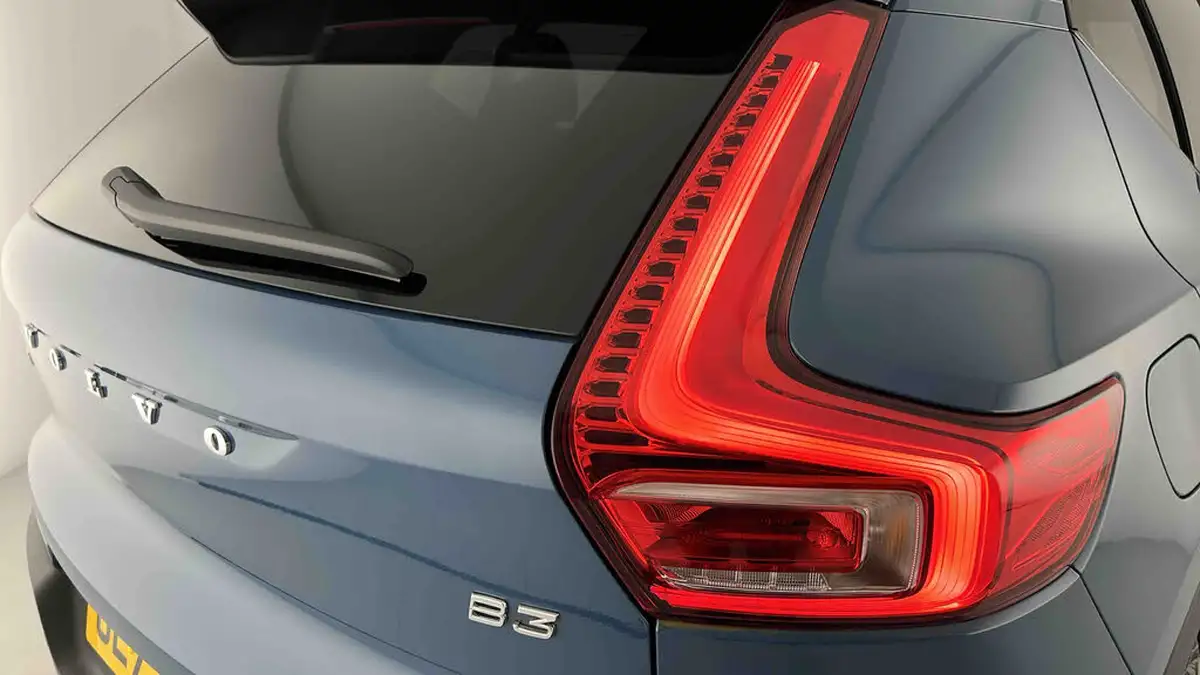 2023-volvo-xc40-20-b3-plus-big-27