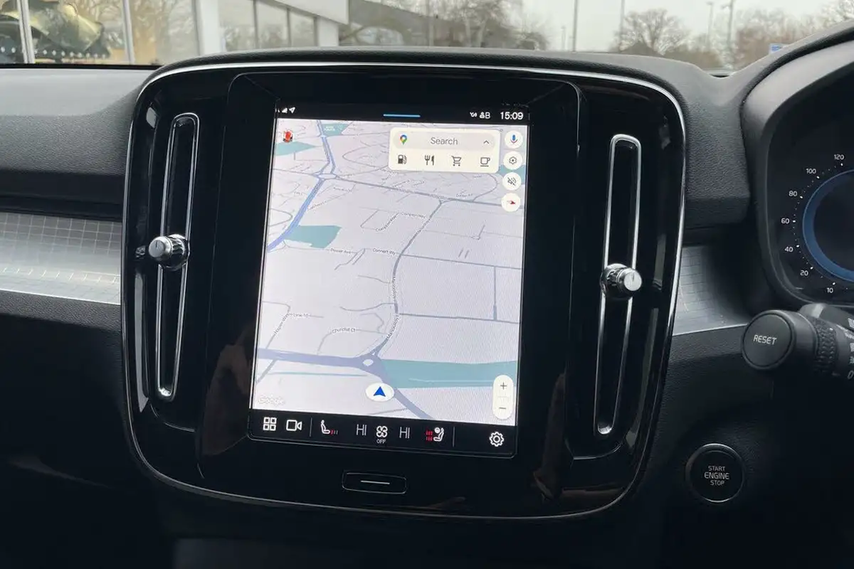 2023-volvo-xc40-20-b3-plus-big-36