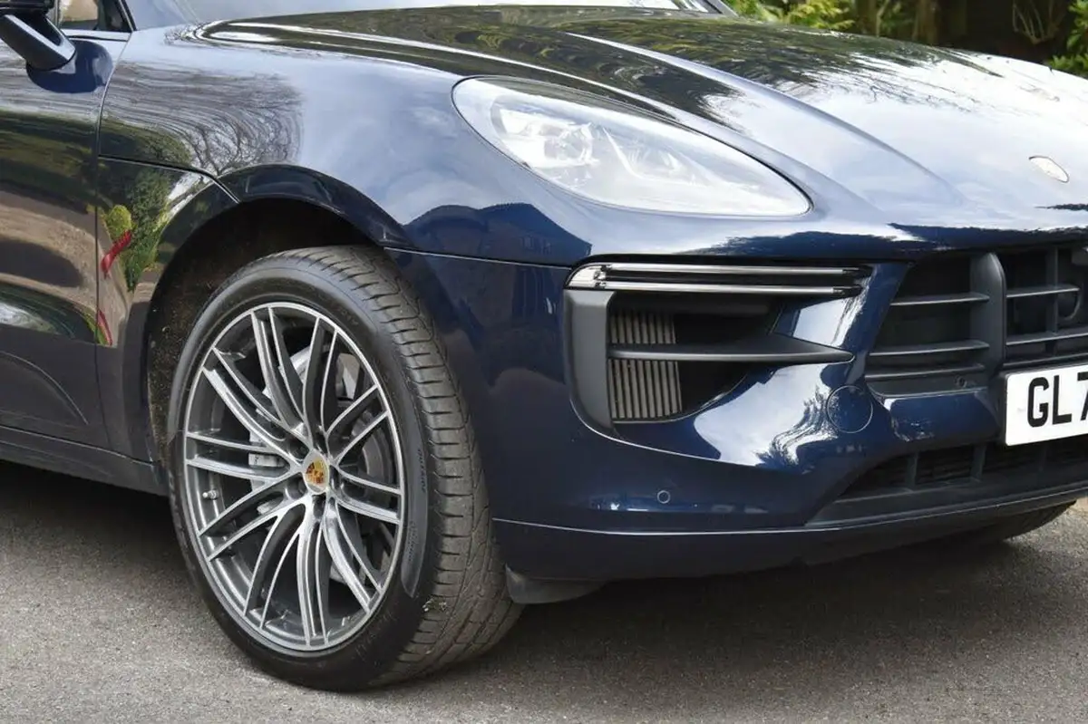 2020-porsche-macan-29-turbo-big-35