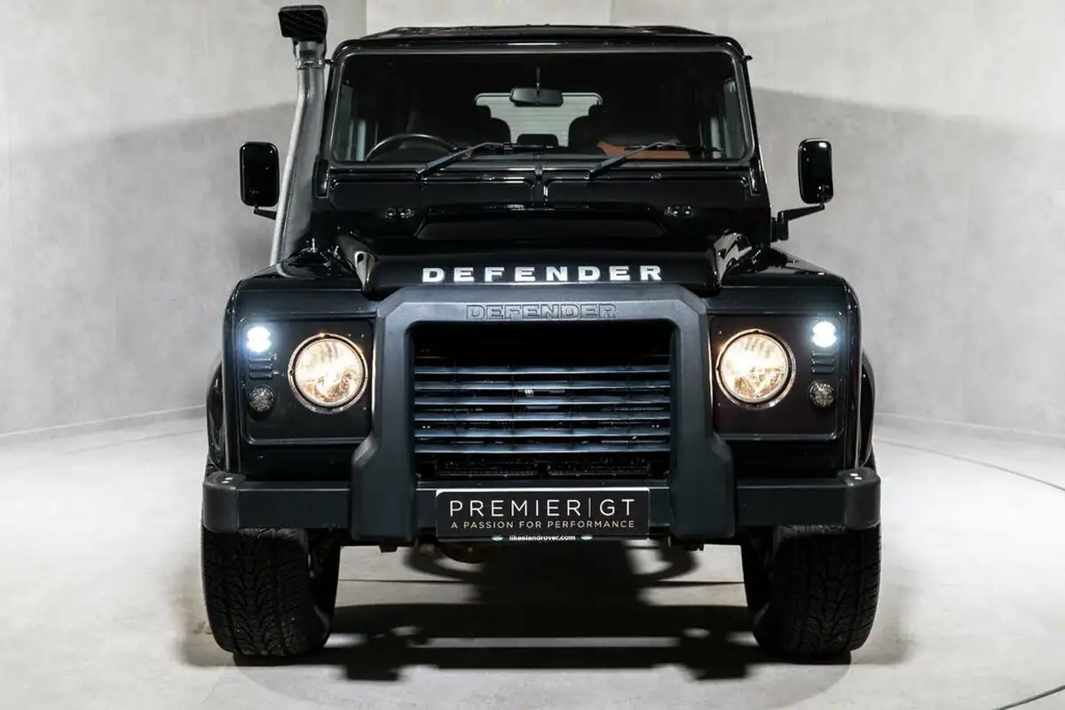 2016-land-rover-110-defender-22td-xs-22i-station-wagon-5-drs-big-1