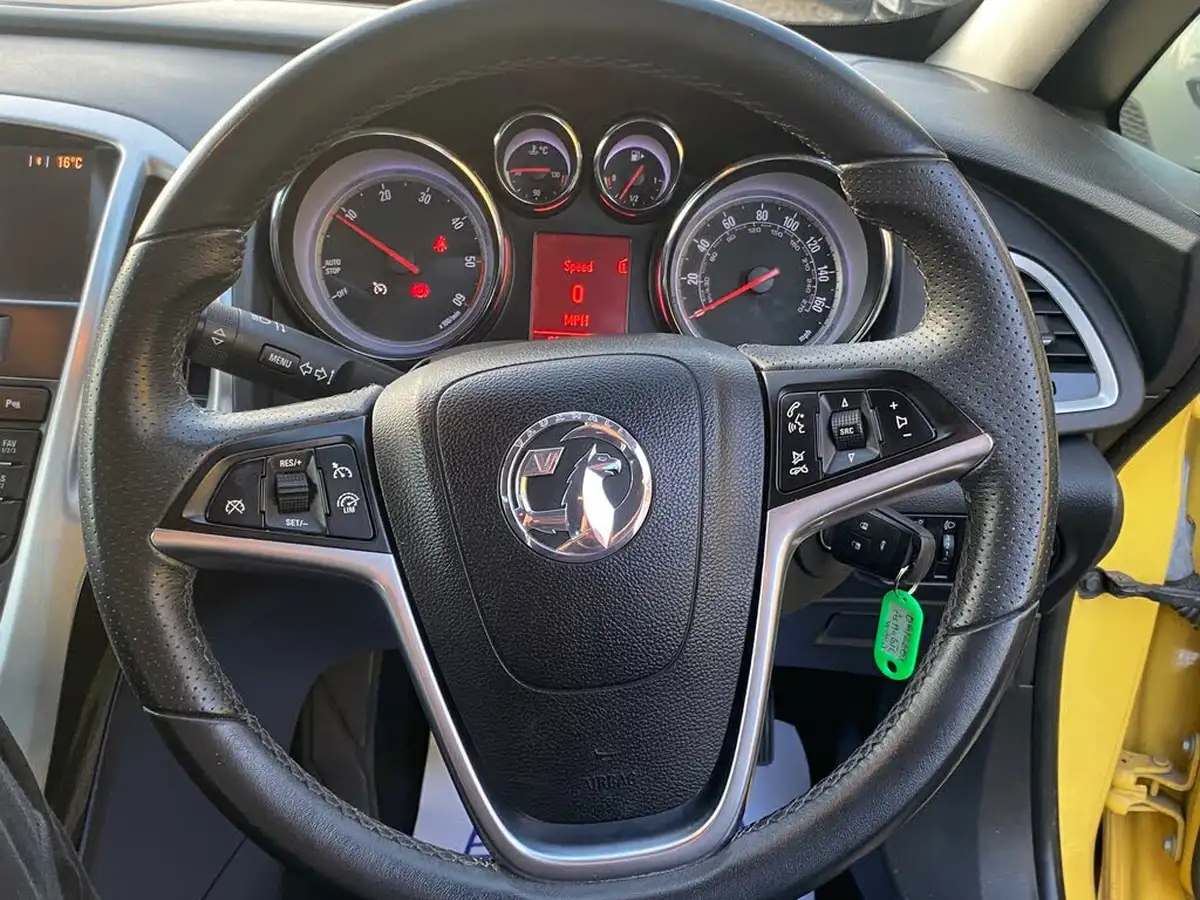 2012-vauxhall-astra-gtc-20td-sri-20cdti-16v-big-21