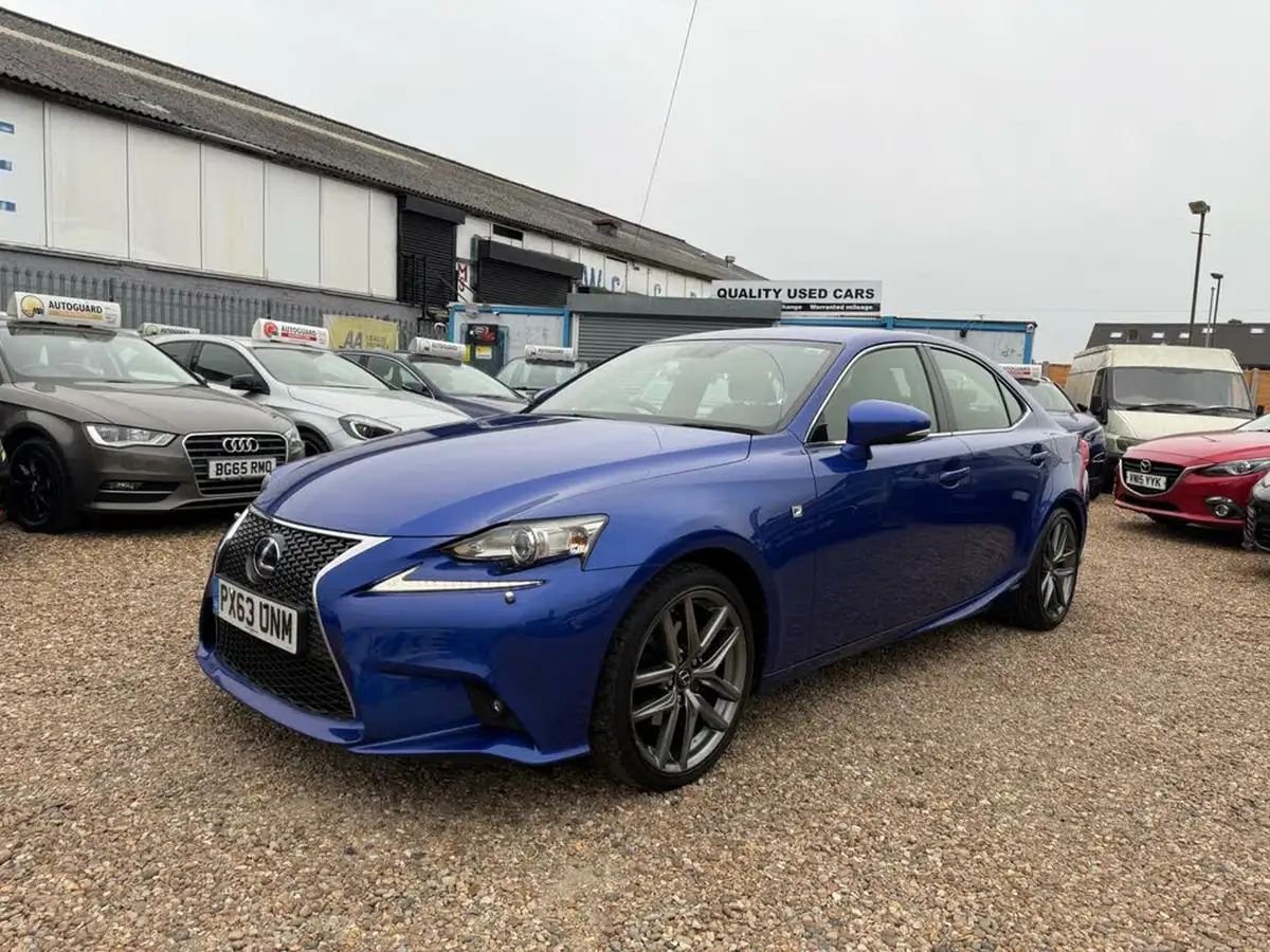 2013-lexus-is-300h-25-f-sport-big-7