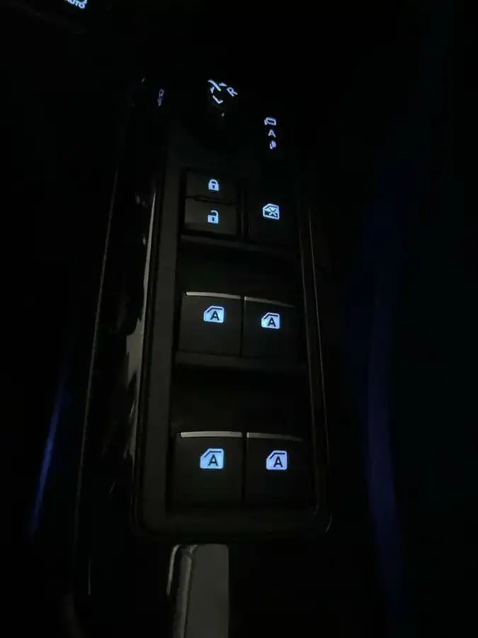 2017-toyota-c-hr-18-vvt-i-dynamic-big-25