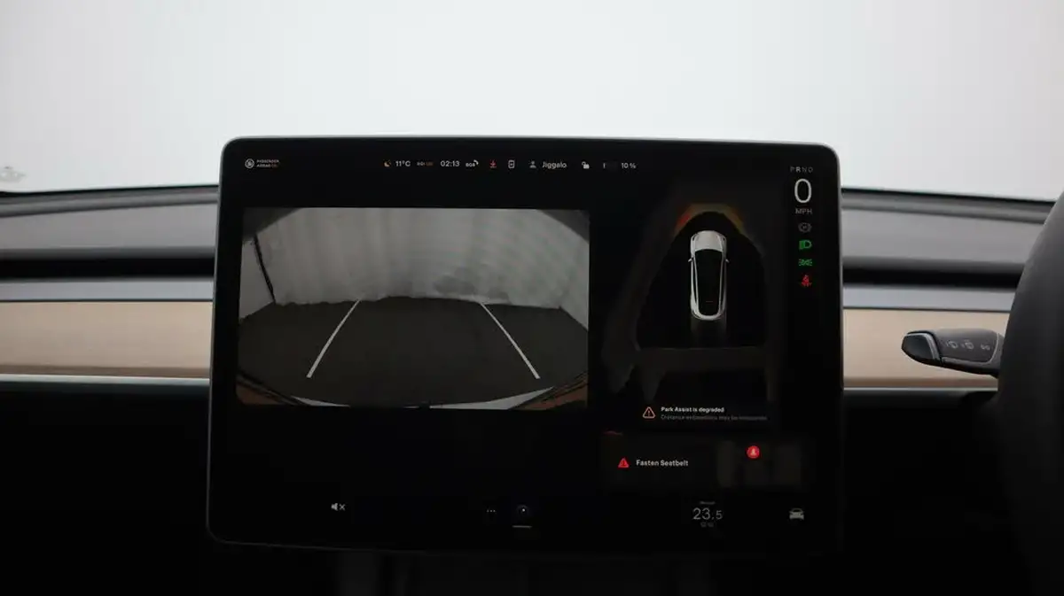 2022-tesla-model-y-e-long-range-big-24