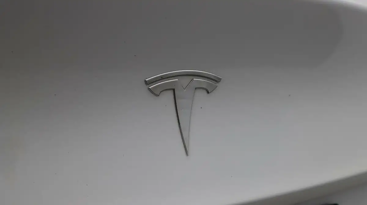 2022-tesla-model-y-e-long-range-big-20