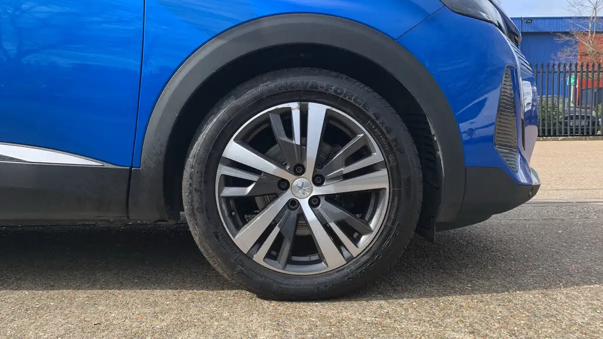 2021-peugeot-3008-suv-12-puretech-allure-premium-eat8-big-16